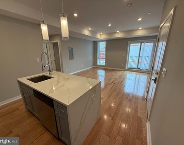 914 W Susquehanna Avenue - Photo Thumbnail 3