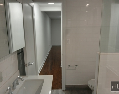 East 72 Street - Photo Thumbnail 20