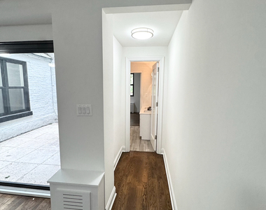 East 72 Street - Photo Thumbnail 9