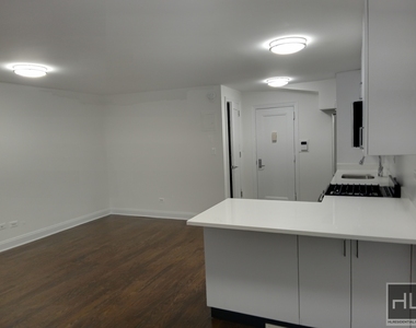 East 72 Street - Photo Thumbnail 17