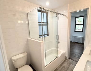 East 72 Street - Photo Thumbnail 8