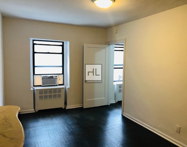 East 72 Street - Photo Thumbnail 23