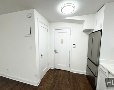 East 72 Street - Photo Thumbnail 11