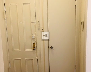 East 72 Street - Photo Thumbnail 29