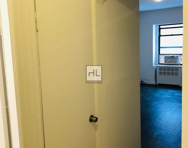 East 72 Street - Photo Thumbnail 27