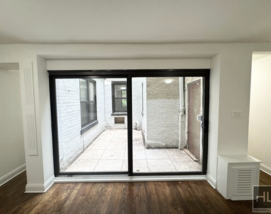 East 72 Street - Photo Thumbnail 6