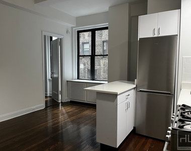 East 46 Street - Photo Thumbnail 10