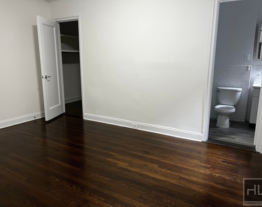 East 46 Street - Photo Thumbnail 9