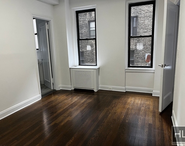 East 46 Street - Photo Thumbnail 19