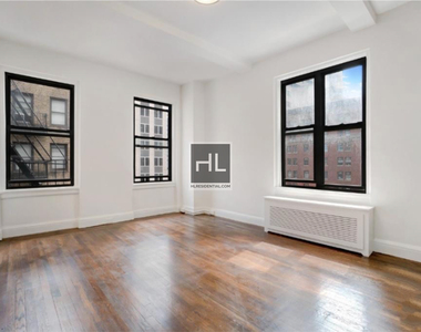 East 46 Street - Photo Thumbnail 16