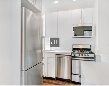 East 46 Street - Photo Thumbnail 15