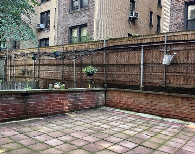 East 84 Street - Photo Thumbnail 8