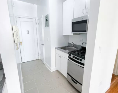 East 84th Street - Photo Thumbnail 5