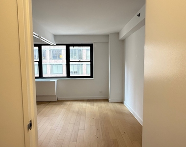 East 39th Street - Photo Thumbnail 1