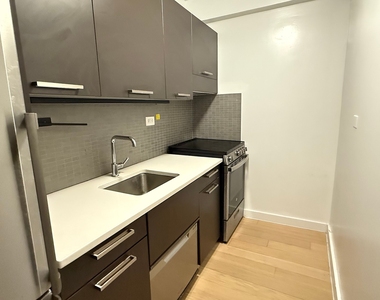 East 39th Street - Photo Thumbnail 4