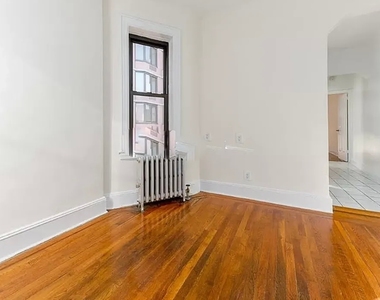 East 38 Street - Photo Thumbnail 2