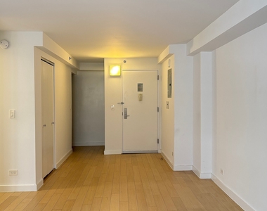 E 39th St - Photo Thumbnail 1