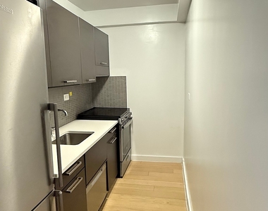 E 39th St - Photo Thumbnail 8