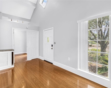 116 16th Avenue Se - Photo Thumbnail 2