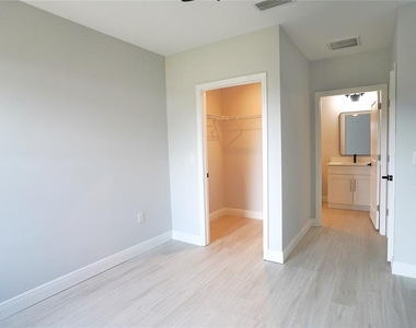 17070 Byron Avenue - Photo Thumbnail 11