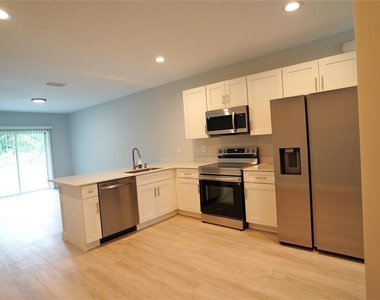 17070 Byron Avenue - Photo Thumbnail 5