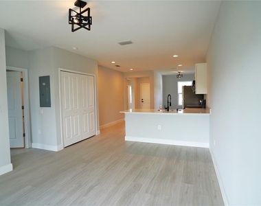 17070 Byron Avenue - Photo Thumbnail 9