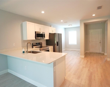 17070 Byron Avenue - Photo Thumbnail 6