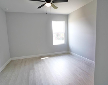 17070 Byron Avenue - Photo Thumbnail 10