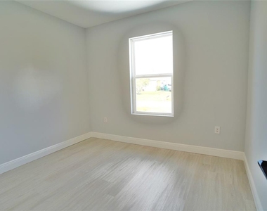 17070 Byron Avenue - Photo Thumbnail 15