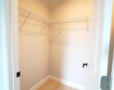 17070 Byron Avenue - Photo Thumbnail 14