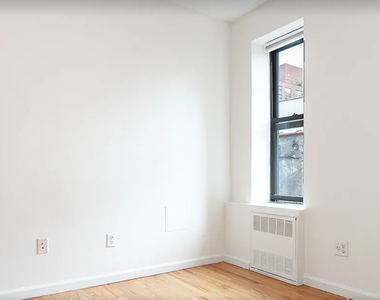 East 78th Street and 1st Avenue - Photo Thumbnail 2