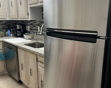 2801 Somerset Drive - Photo Thumbnail 8