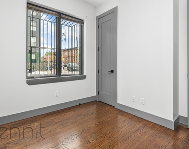 168 Stuyvesant Avenue - Photo Thumbnail 4