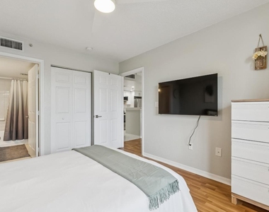 1801 N Flagler Drive - Photo Thumbnail 16