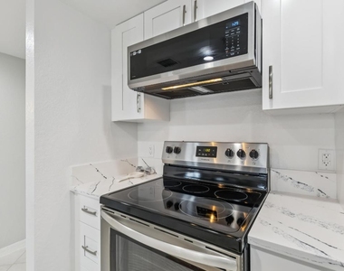 1801 N Flagler Drive - Photo Thumbnail 10