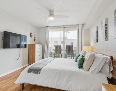 1801 N Flagler Drive - Photo Thumbnail 15