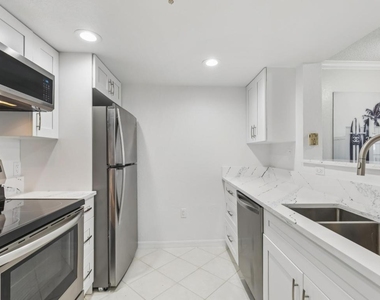 1801 N Flagler Drive - Photo Thumbnail 8