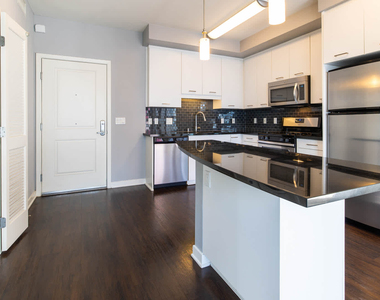 639 N. Broadway - Photo Thumbnail 5