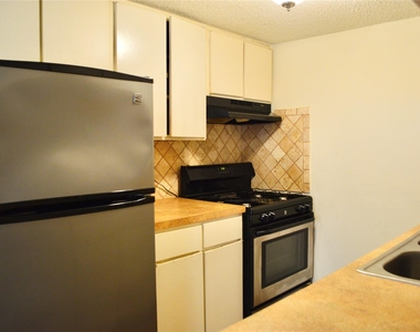4709 Harmon Ave - Photo Thumbnail 2