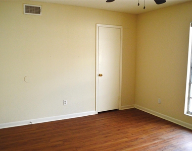 4709 Harmon Ave - Photo Thumbnail 7