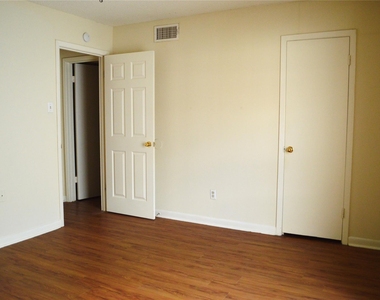4709 Harmon Ave - Photo Thumbnail 6