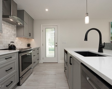 2850 Gulf Shore Boulevard N - Photo Thumbnail 12