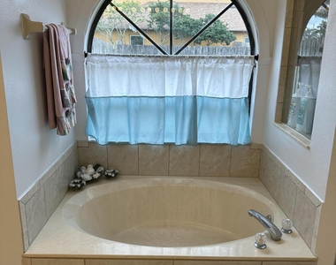 1461 Wellington Circle - Photo Thumbnail 19