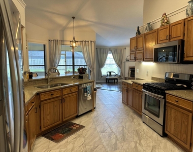 1461 Wellington Circle - Photo Thumbnail 9