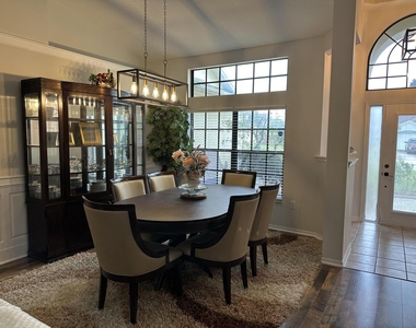 1461 Wellington Circle - Photo Thumbnail 4