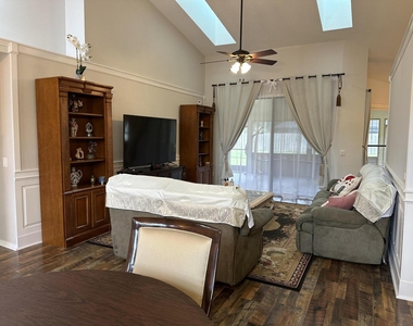1461 Wellington Circle - Photo Thumbnail 5