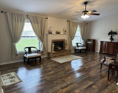 1461 Wellington Circle - Photo Thumbnail 12