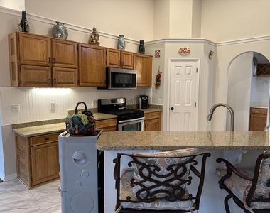 1461 Wellington Circle - Photo Thumbnail 8