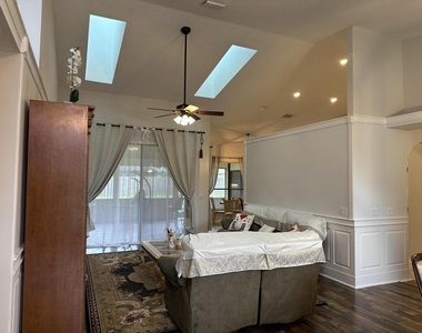 1461 Wellington Circle - Photo Thumbnail 6