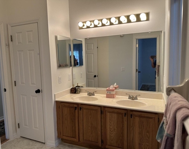 1461 Wellington Circle - Photo Thumbnail 22